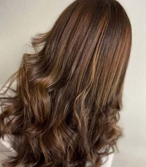 Glossy honey balayage with curled ends