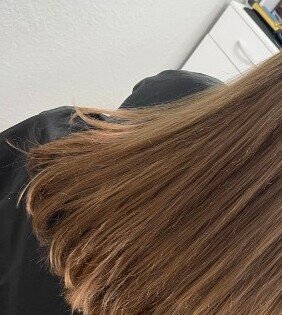 Long layers with a glossy blowout